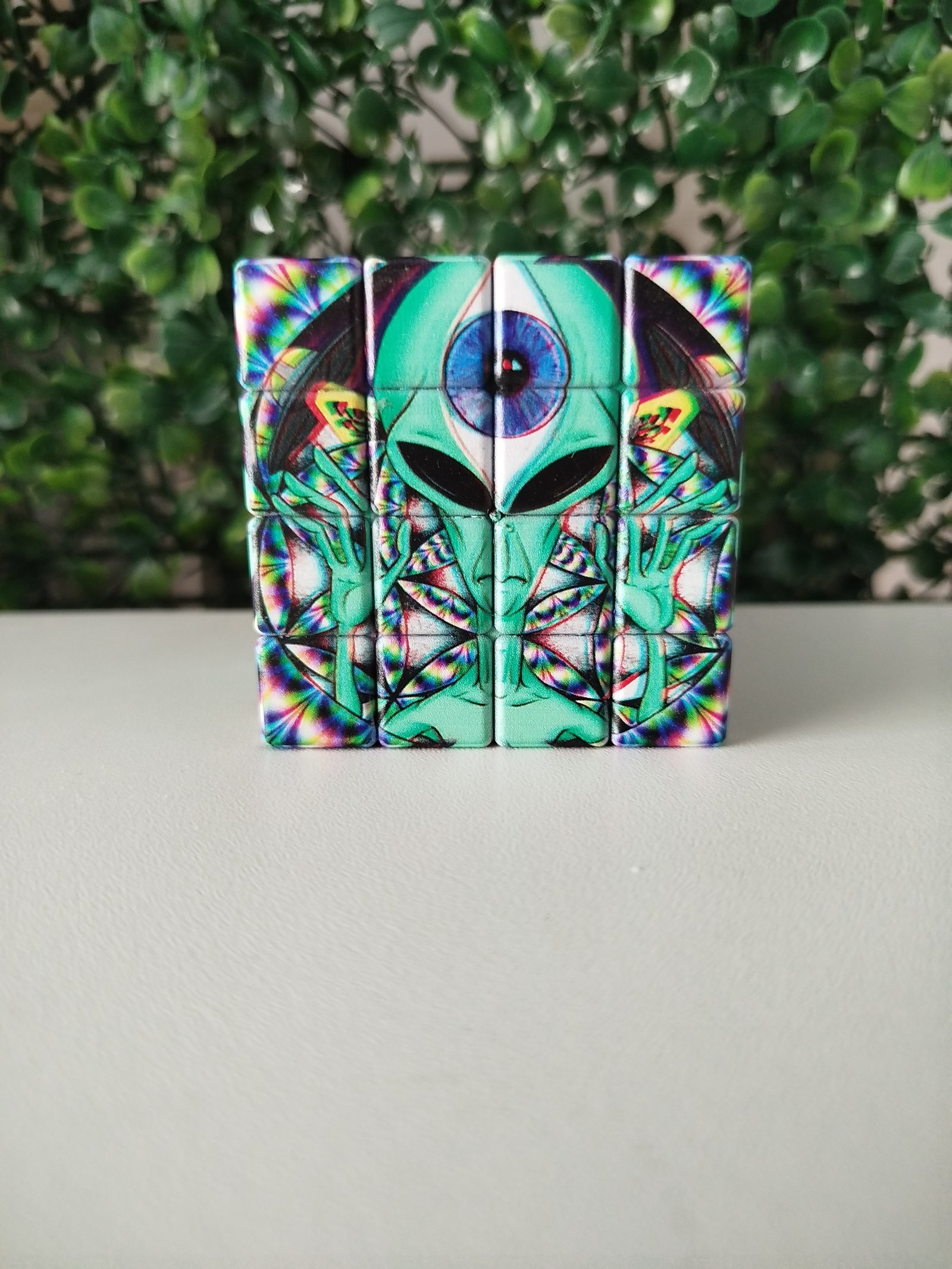 Cubo Magico Alienígena psicodélico 
